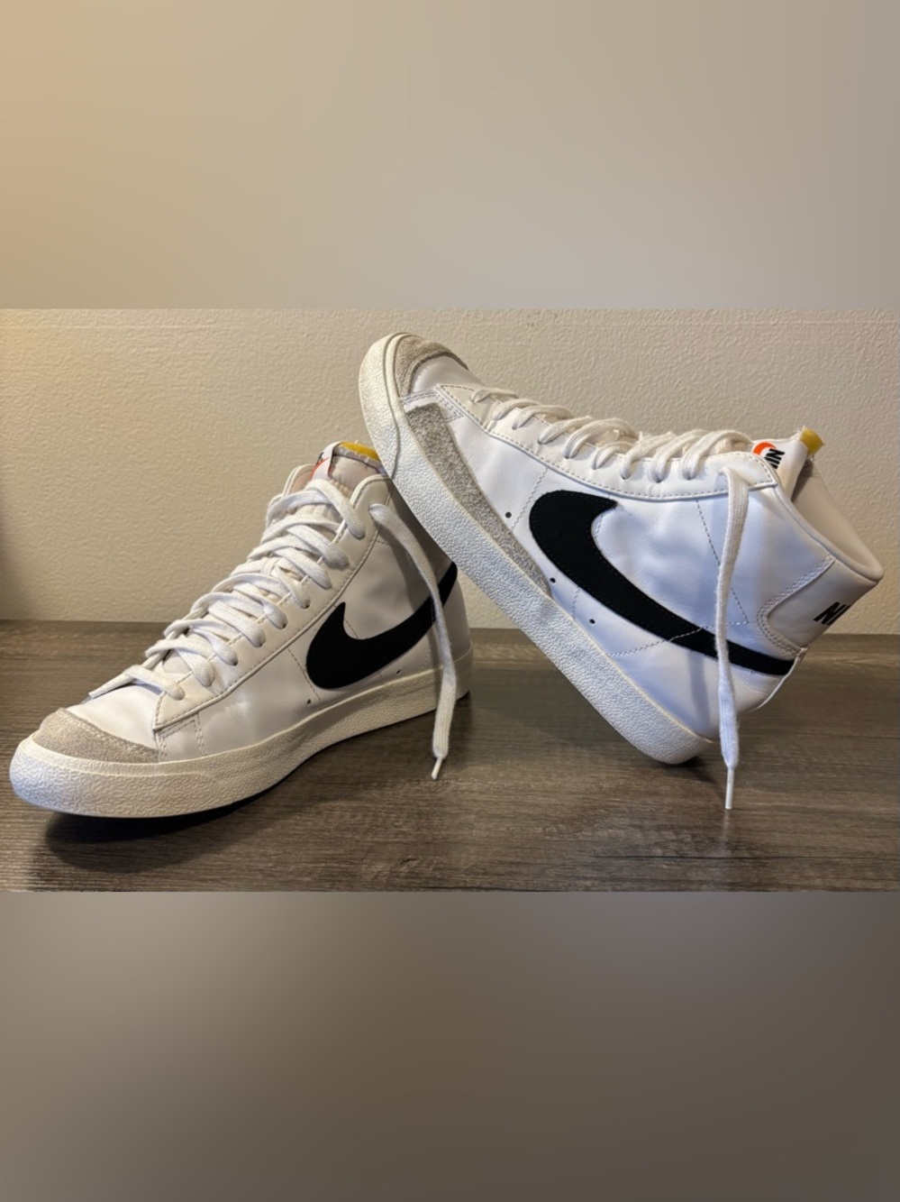 NIKE Blazer Mid 77- men’s 9.5, WHITE